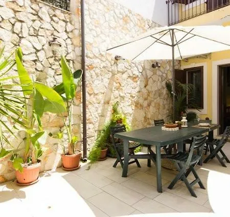 Casa Epicarmo アパート